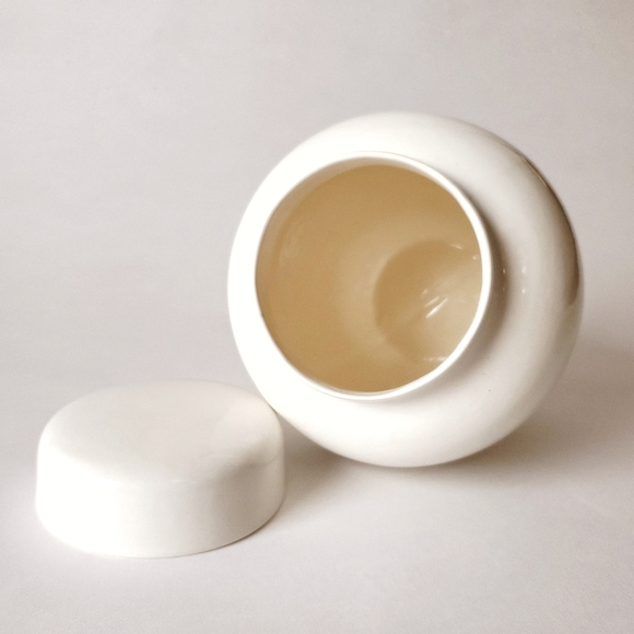 Vintage Beautiful & Simple Beauty Ivory Ceramic Ginger Jar - Picture 2 of 8